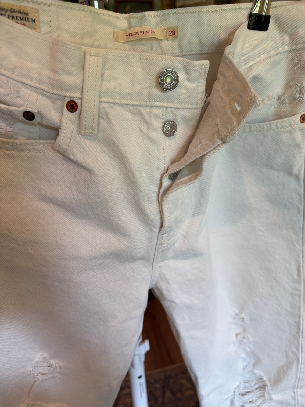 Levi's White Distressed Cropped Jeans - Picture 3 of 7